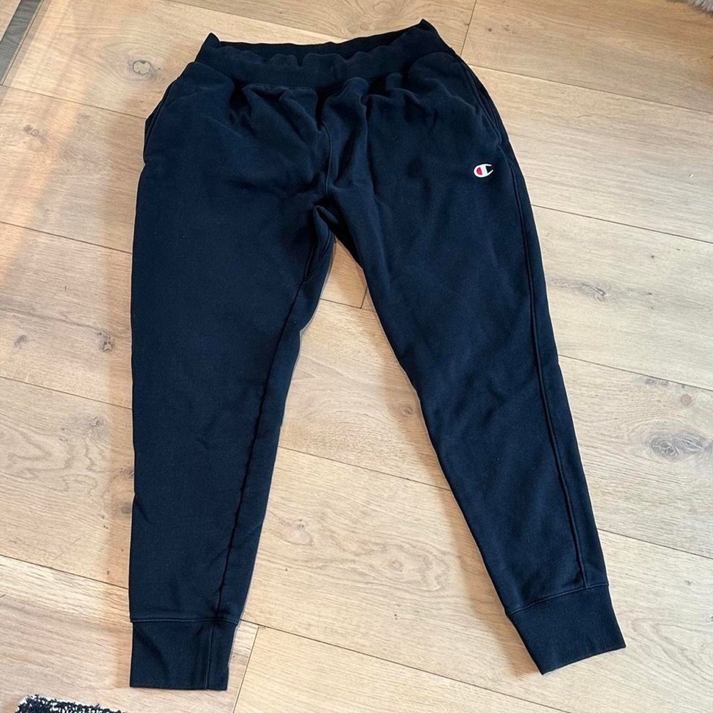 Black Champion sweatpants
Great condition!!